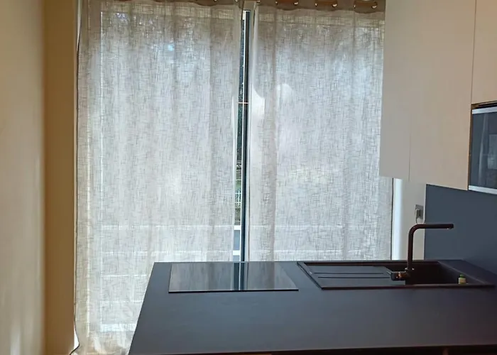Riviera Apartments Near The Beach + Parking