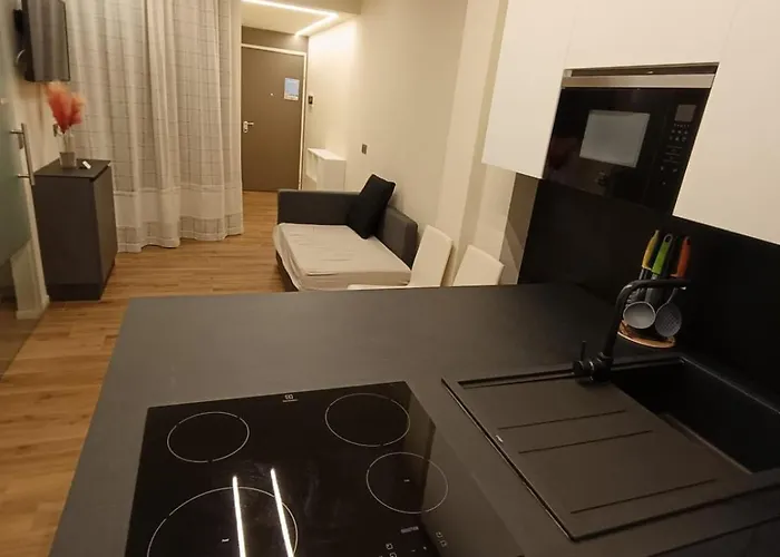Riviera Apartments Near The Beach + Parking